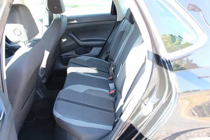 Volkswagen Polo VI 1.0 TSI Highline Navi