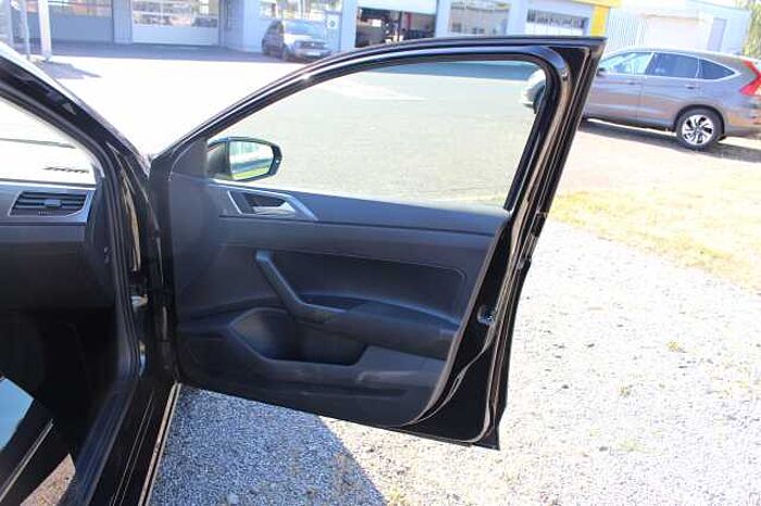 Volkswagen Polo VI 1.0 TSI Highline Navi