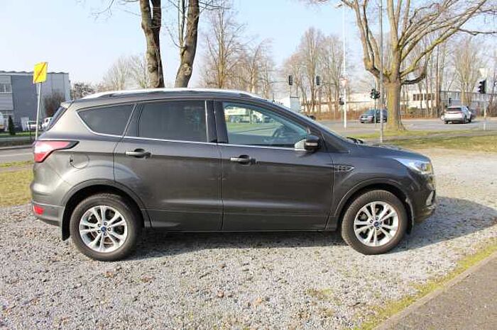 Ford Kuga 1.5 EcoBoost 2x4 Titanium