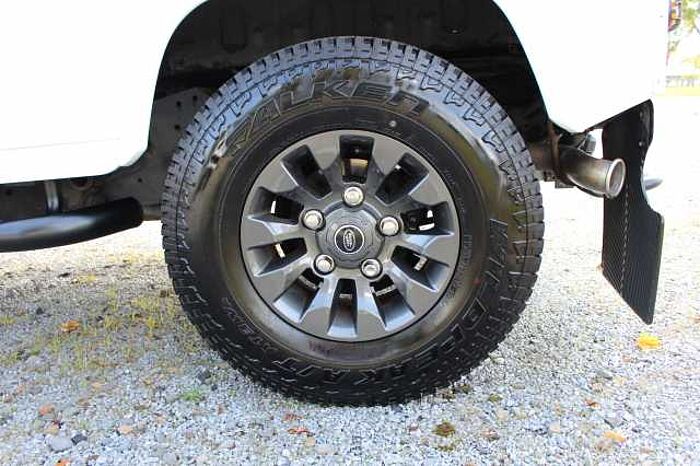 Land Rover Defender 90 DPF Station Wagon LXV AHK