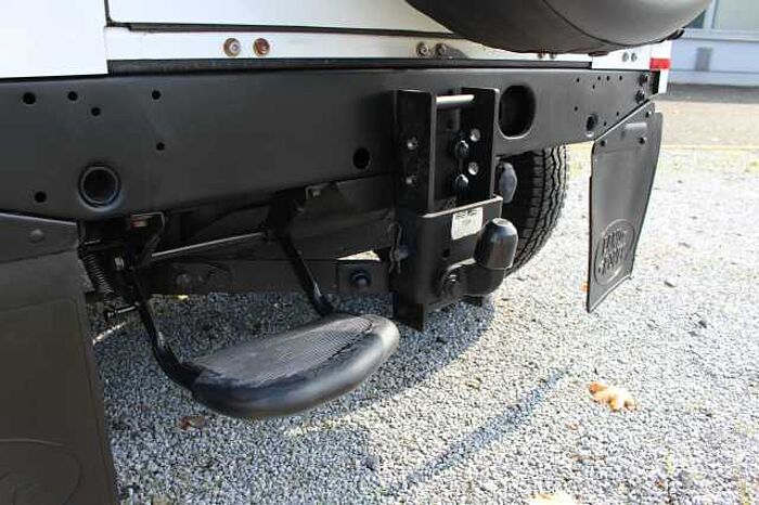 Land Rover Defender 90 DPF Station Wagon LXV AHK