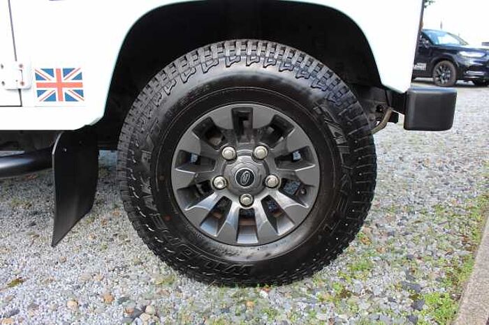 Land Rover Defender 90 DPF Station Wagon LXV AHK