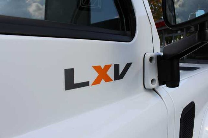 Land Rover Defender 90 DPF Station Wagon LXV AHK