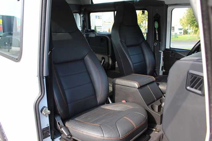 Land Rover Defender 90 DPF Station Wagon LXV AHK