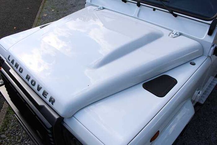 Land Rover Defender 90 DPF Station Wagon LXV AHK