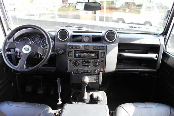 Land Rover Defender 90 DPF Station Wagon LXV AHK