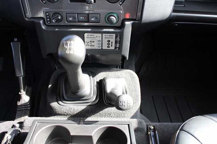 Land Rover Defender 90 DPF Station Wagon LXV AHK